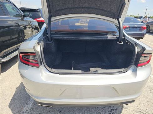 Used 2020 Dodge Charger SXT RWD image 9