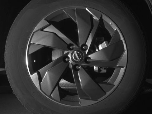 Used 2025 Nissan Rogue SV image 13