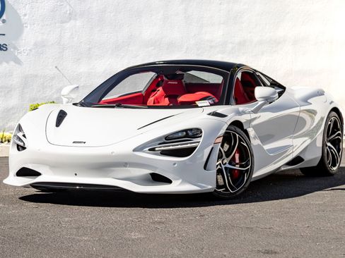 Used 2024 McLaren 750S Spider image 2
