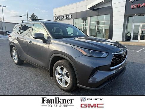Used 2022 Toyota Highlander L image 1