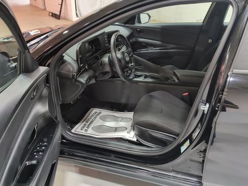Certified 2025 Hyundai Elantra Sport FWD image 15