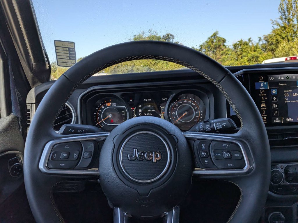 Used 2025 Jeep Wrangler Unlimited Sahara w/ Safety Group AWD/4WD image 19