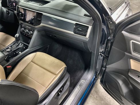 Used 2022 Volkswagen Atlas Cross Sport SEL R-Line image 30