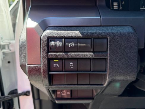 Certified 2025 Toyota Tacoma SR5 AWD/4WD image 14