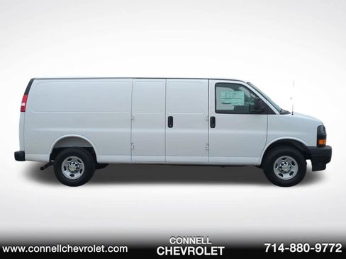 New 2026 Chevrolet Express 2500 Extended RWD image 4