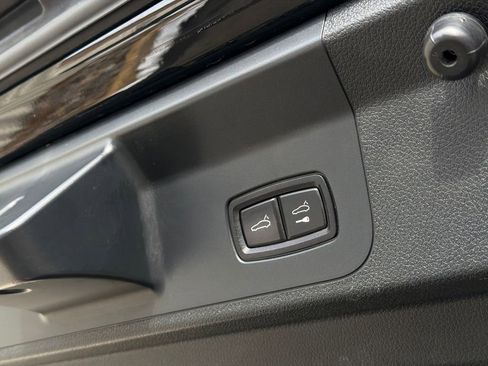 Used 2018 Porsche Panamera 4 w/ Premium Package Plus image 9