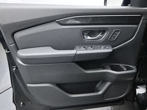 Used 2025 Honda Pilot Elite image 19