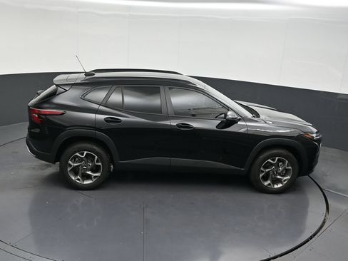 Used 2025 Chevrolet Trax LT FWD image 20