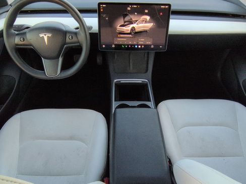Used 2022 Tesla Model 3 image 21