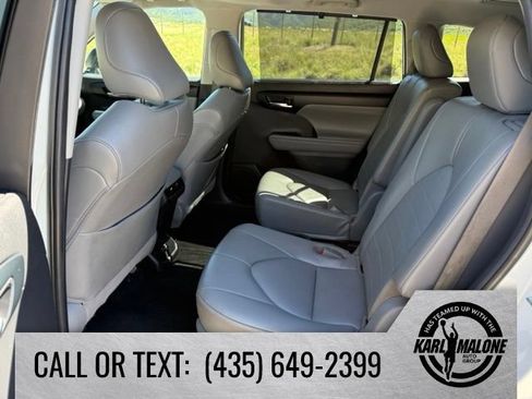 Used 2022 Toyota Highlander XLE AWD/4WD image 26