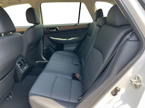 Used 2018 Subaru Outback 2.5i Limited w/ Popular Package #2 AWD/4WD image 7