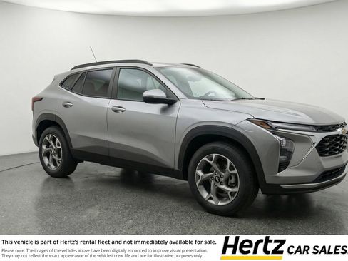 Used 2025 Chevrolet Trax LT FWD image 1