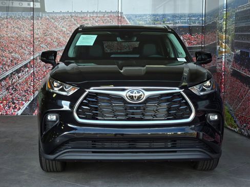 Certified 2026 Toyota Highlander Limited AWD/4WD image 3