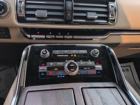 Used 2024 Lincoln Navigator Reserve AWD/4WD image 18