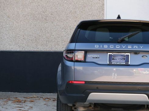 Used 2020 Land Rover Discovery Sport SE image 9