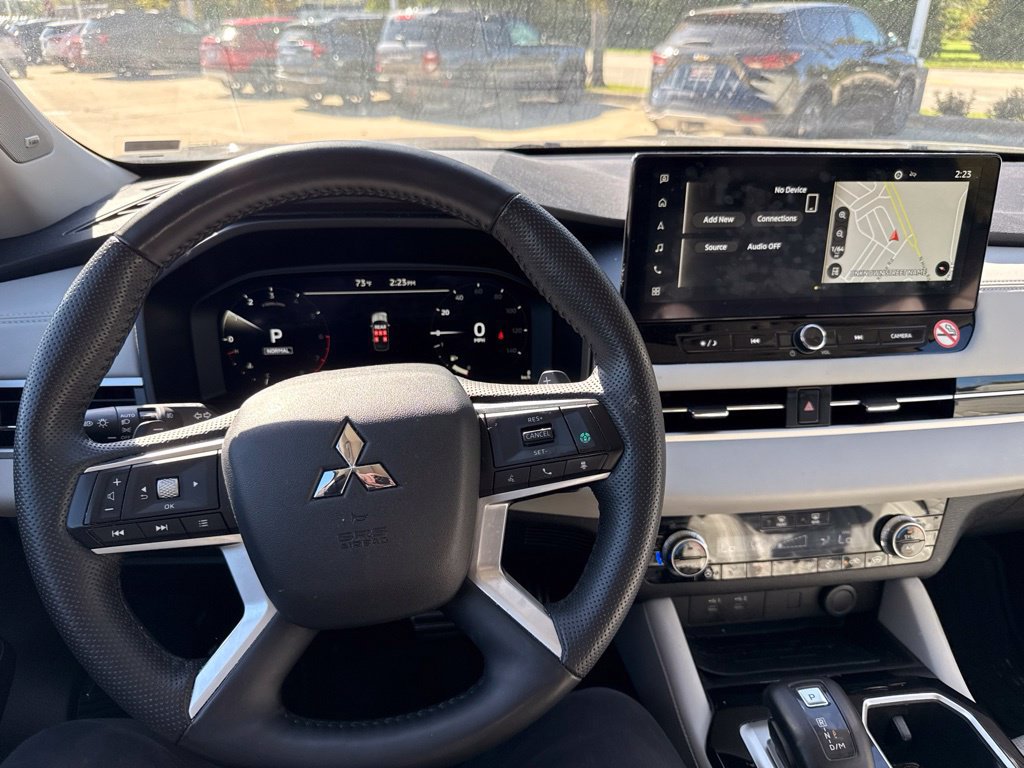 Used 2025 Mitsubishi Outlander SEL AWD/4WD image 16