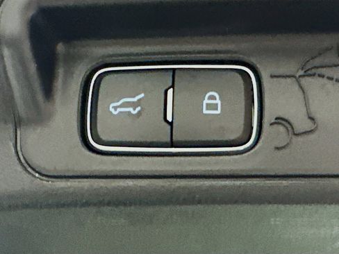 Used 2025 Ford Explorer Platinum w/ LUX Leather Package image 32