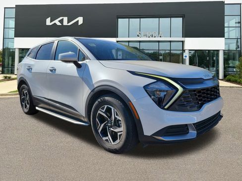 Used 2023 Kia Sportage LX image 1