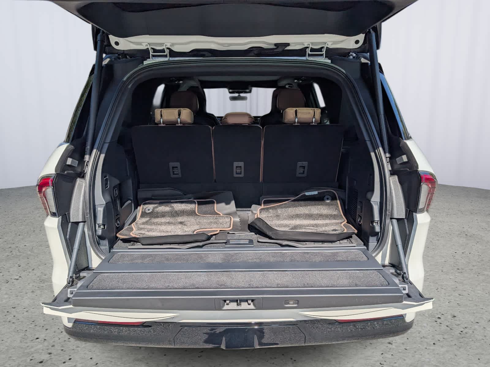 Used 2027 Lincoln Navigator Black Label AWD/4WD image 14