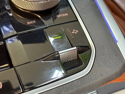 Used 2024 BMW X7 xDrive40i image 37