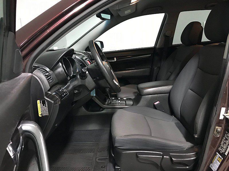 Used 2013 Kia Sorento LX w/ Value Pkg FWD image 11