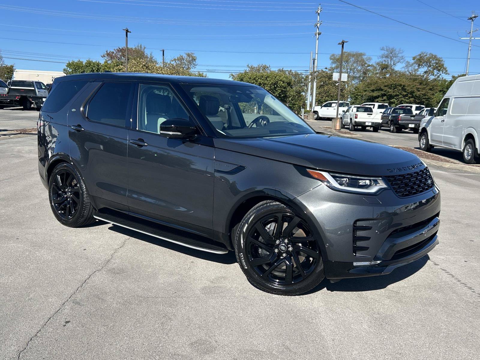Used 2025 Land Rover Discovery Dynamic SE AWD/4WD image 1