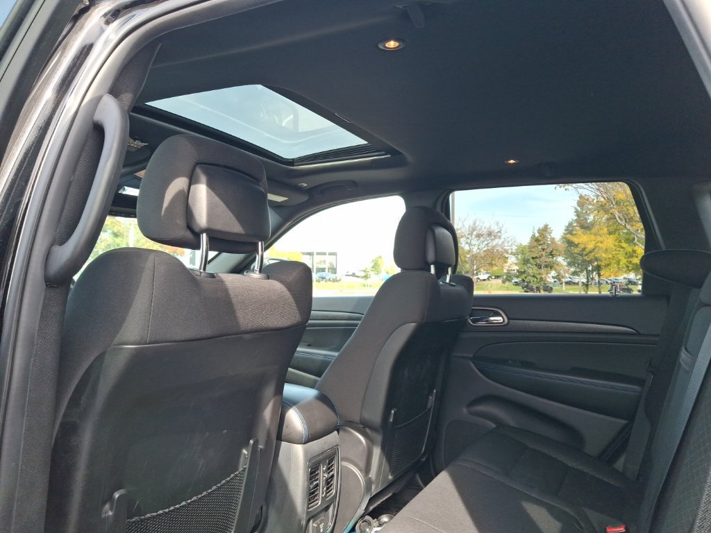 Used 2018 Jeep Grand Cherokee Laredo AWD/4WD image 8