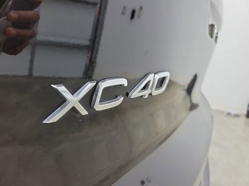 Used 2023 Volvo XC40 B5 Plus w/ Protection Package Premier image 9