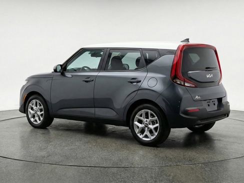 Used 2025 Kia Soul LX w/ LX Technology Package FWD image 6