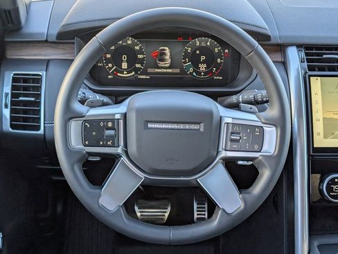 Certified 2024 Land Rover Discovery Dynamic SE image 21