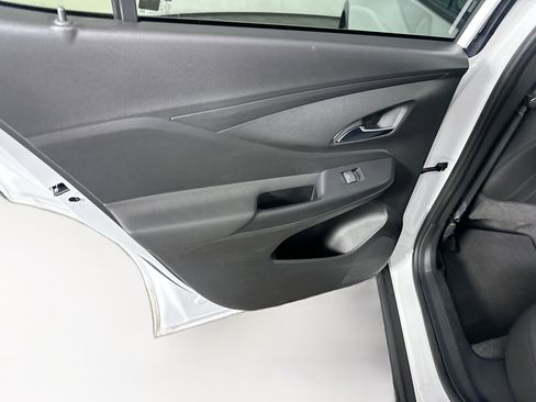 Used 2025 Buick Envista Preferred image 25