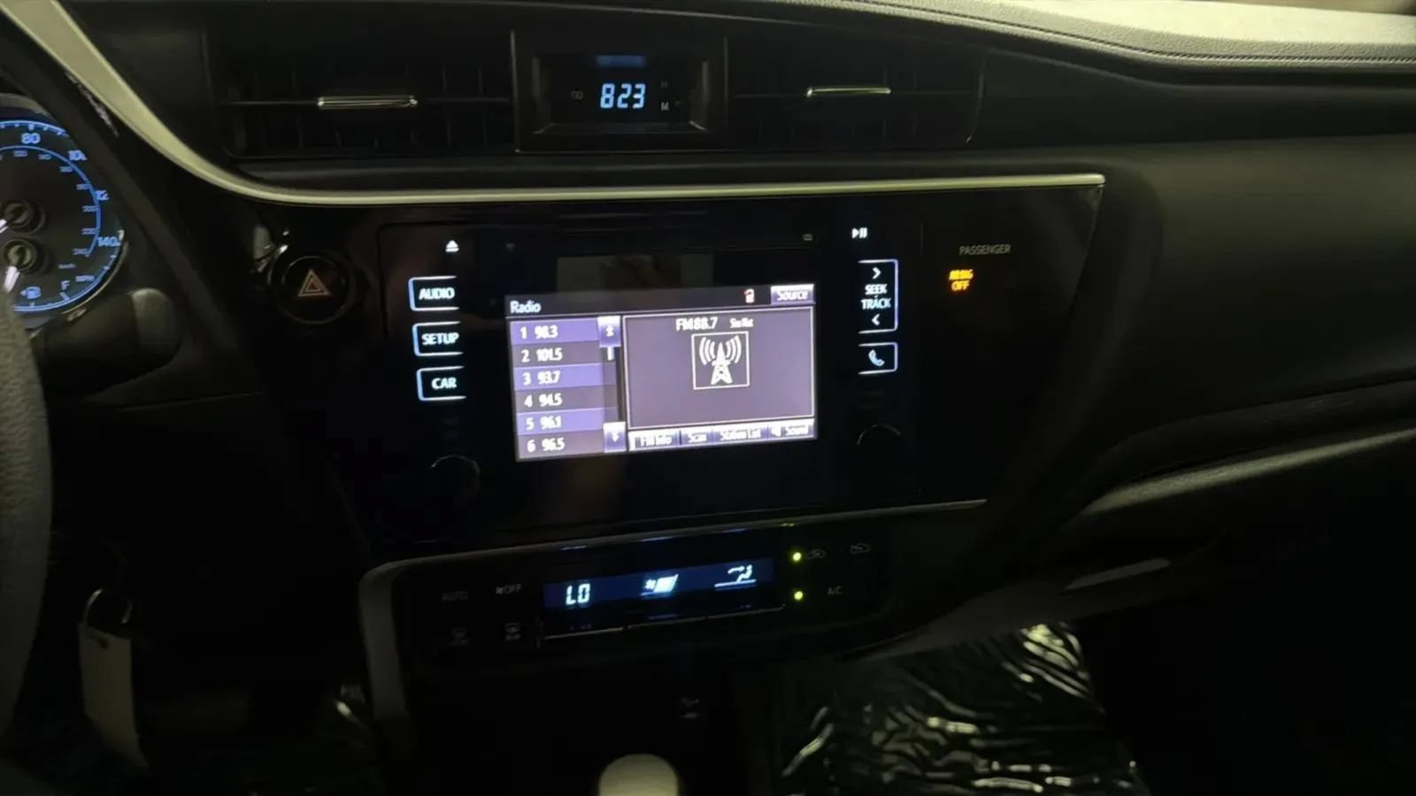 Used 2017 Toyota Corolla LE w/ Carpet Mat Package (TMS) FWD image 13