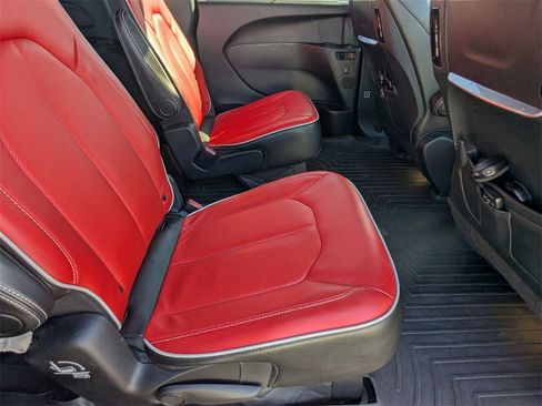 Used 2020 Chrysler Pacifica Limited w/ Quick Order Package 27H Red S image 19