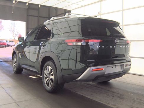 Used 2025 Nissan Pathfinder SL image 8