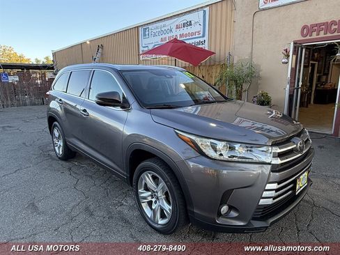 Used 2017 Toyota Highlander Limited w/ Carpet Mat Package FWD image 2