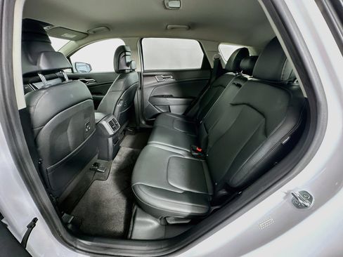 Used 2025 Kia Sportage EX FWD image 29