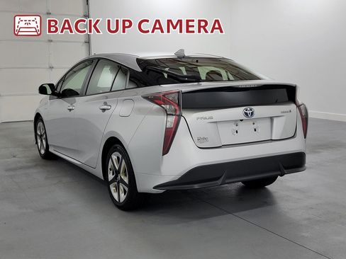 Used 2016 Toyota Prius Three Touring FWD image 7