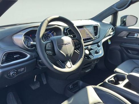 New 2026 Chrysler Pacifica Select image 24