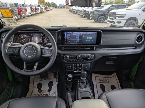 Used 2025 Jeep Gladiator Sport image 15