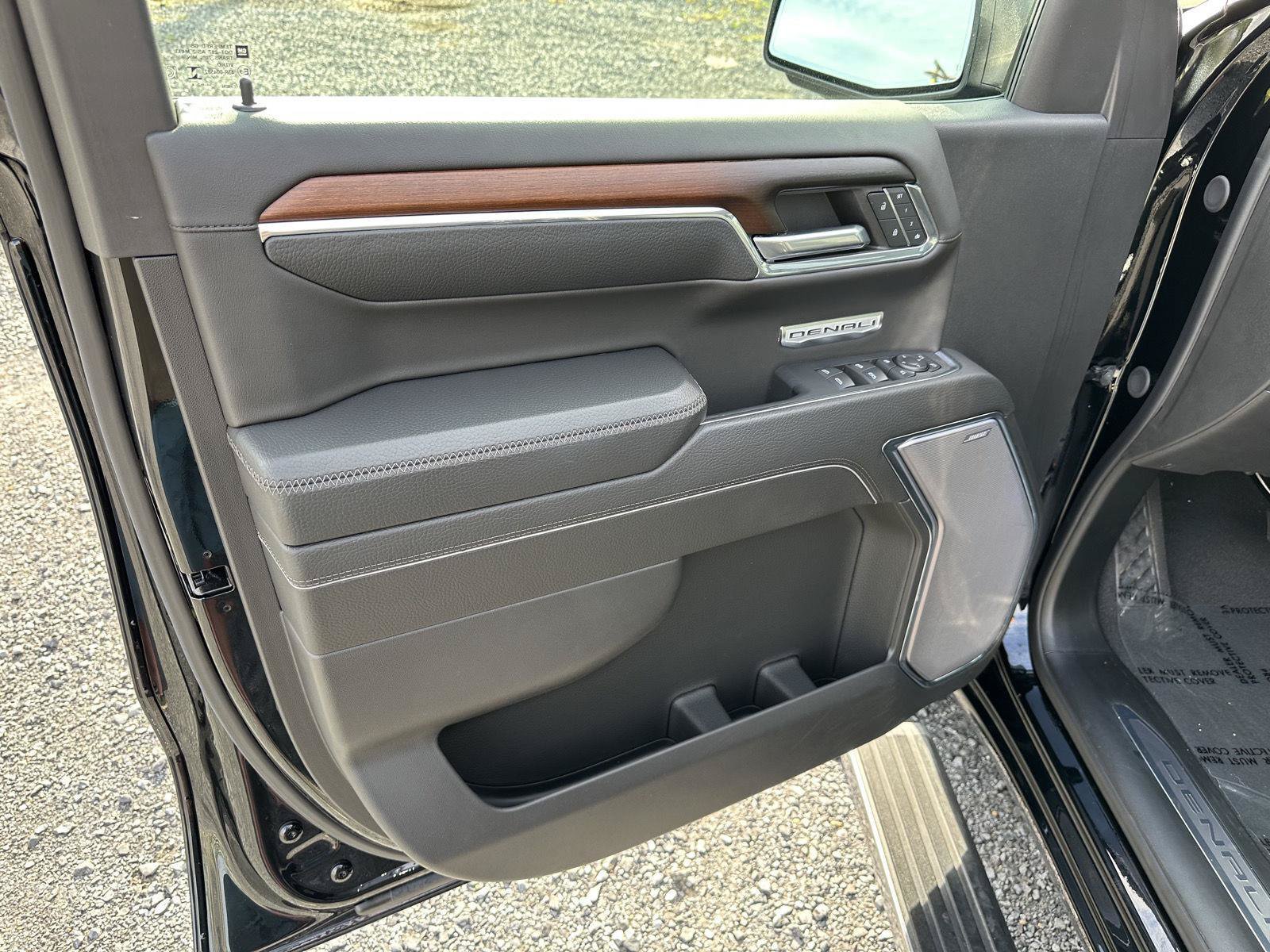 Used 2024 GMC Sierra 1500 Denali w/ Denali Reserve Package AWD/4WD image 14