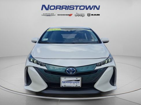 Used 2018 Toyota Prius Prime Premium FWD image 2