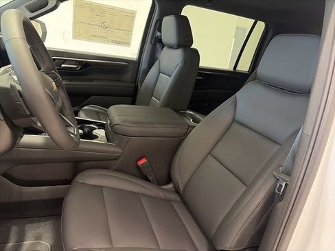 New 2026 Chevrolet Suburban LT image 13