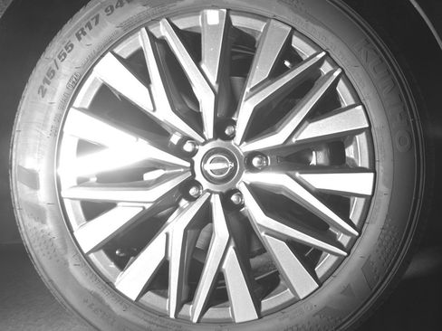 Used 2025 Nissan Altima 2.5 SV image 13