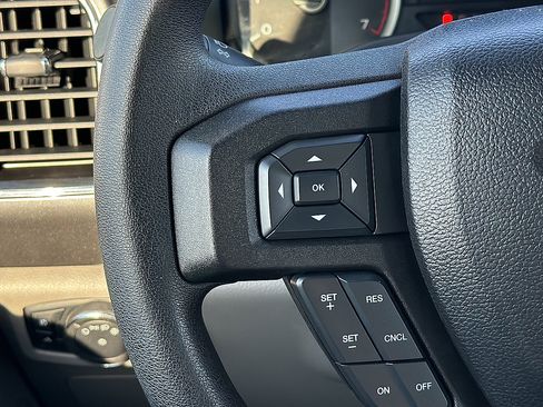 Used 2017 Ford F150 XLT AWD/4WD image 11