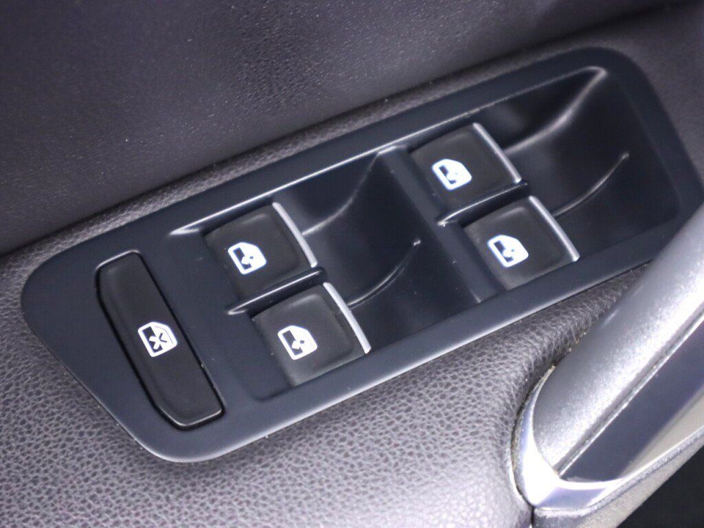Used 2016 Volkswagen Golf 4-Door AWD/4WD image 32