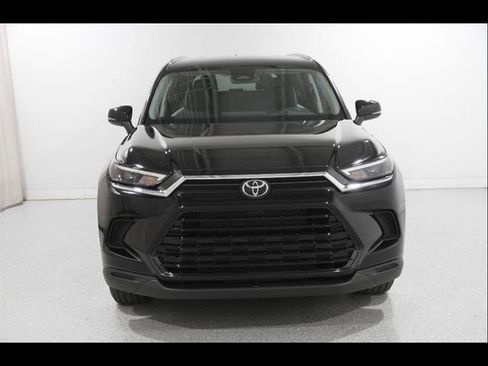 Used 2025 Toyota Grand Highlander AWD image 2