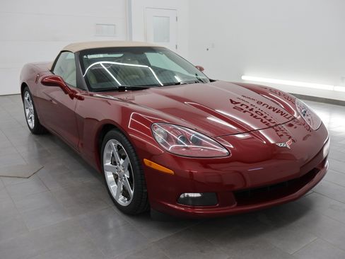 Used 2006 Chevrolet Corvette Convertible w/ Preferred Equipment Group RWD image 2