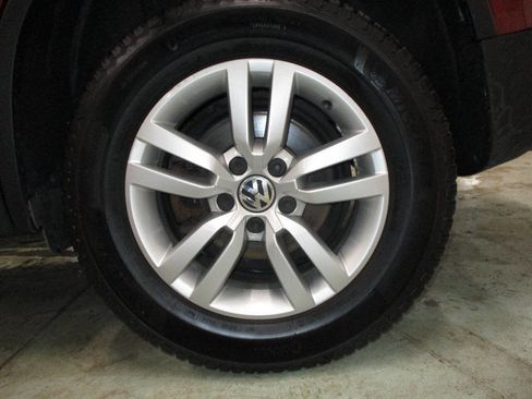 Used 2016 Volkswagen Tiguan S image 32