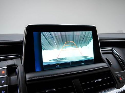 Used 2024 Chevrolet Suburban LT image 29