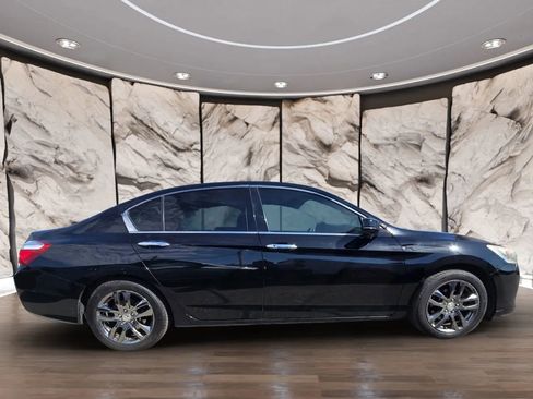 Used 2015 Honda Accord Touring image 4
